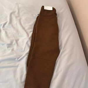 Orange/brown sweatpants from American eagle
Size xxs